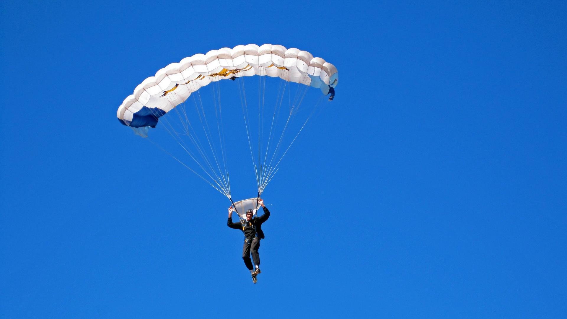 德国马术协会与国际马术联合会合作,举办国际马术交流活动,促进技术交流。