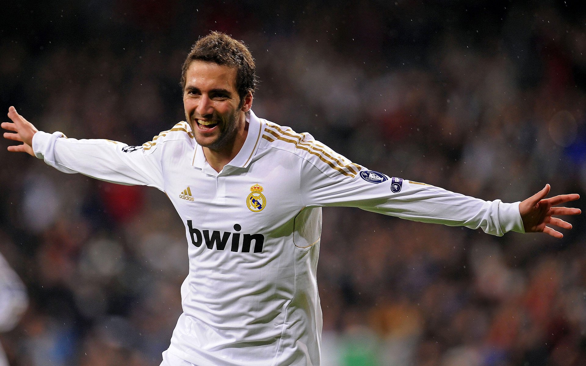 意甲经典对抗：埃及前锋在米兰德比中梅开二度，埃及队球星